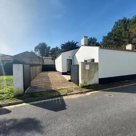 Maison De Vacances A Domino Holiday home Les Sables Vignier